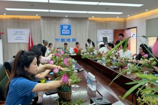 双喜临门！贝林厄姆荣膺金童奖？琳达-凯塞多荣膺女足金童奖